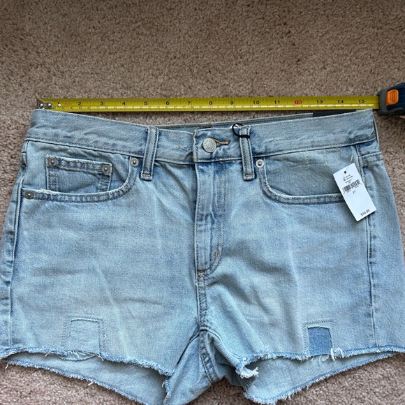 NWT GAP Mid Rise Slim Denim Shorts - Picture 5 of 9